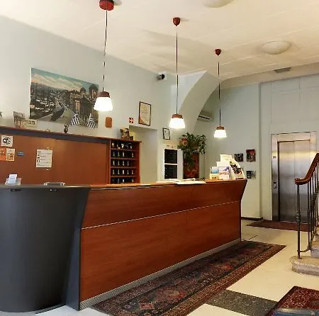 Youme Design Place 4* טריאסטה