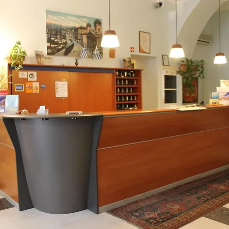 Youme Design Place 4* טריאסטה